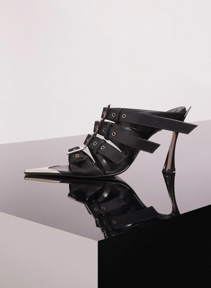 Shoes|MUGLER black leather buckled fang 95 sandals