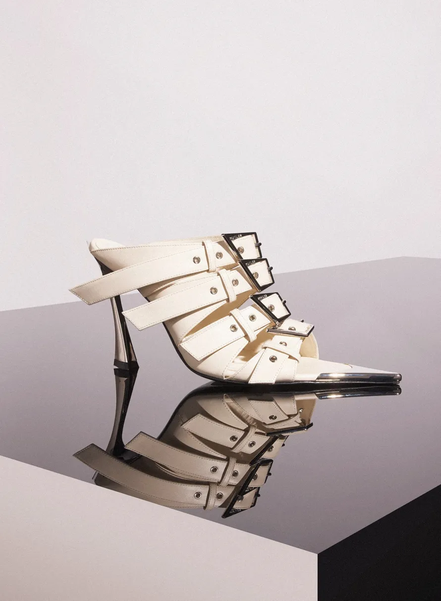 Shoes|MUGLER ivory shiny leather buckled fang 95 sandals